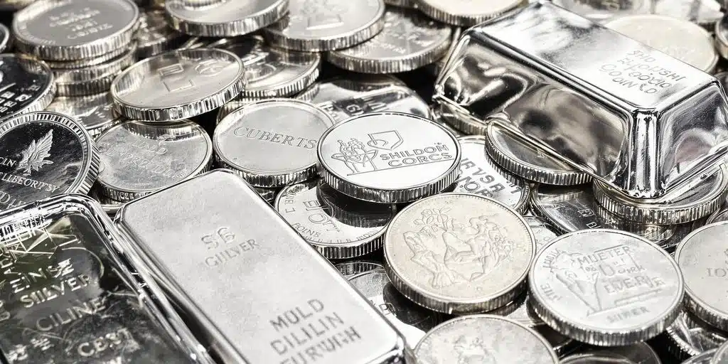 Silver Surges Past $59 as Weak Dollar, Soft GDP and Middle East Tensions Fuel XAG/USD Rally