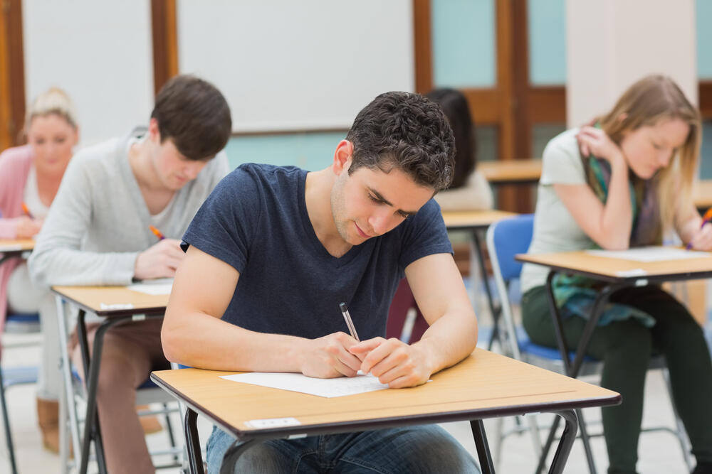 An exhausting, lengthy track and an equally grueling admissions process (Photo: Shutterstock) סטודנטים בחינות מבחנים אוניברסיטה