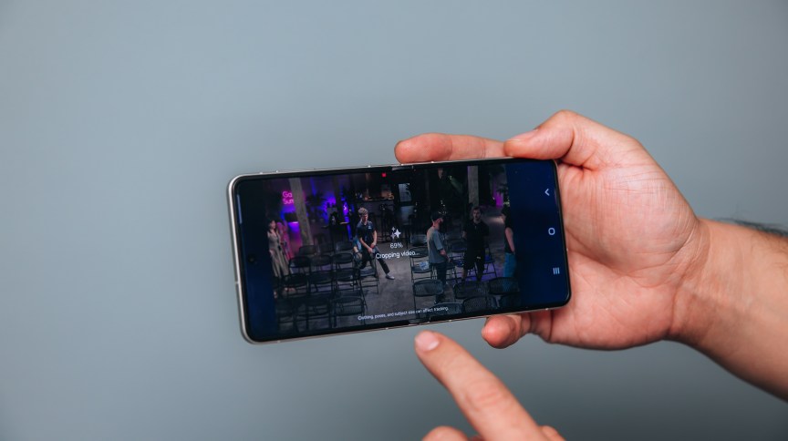 Cropping video on Galaxy Z Flip 8 using My FanCam