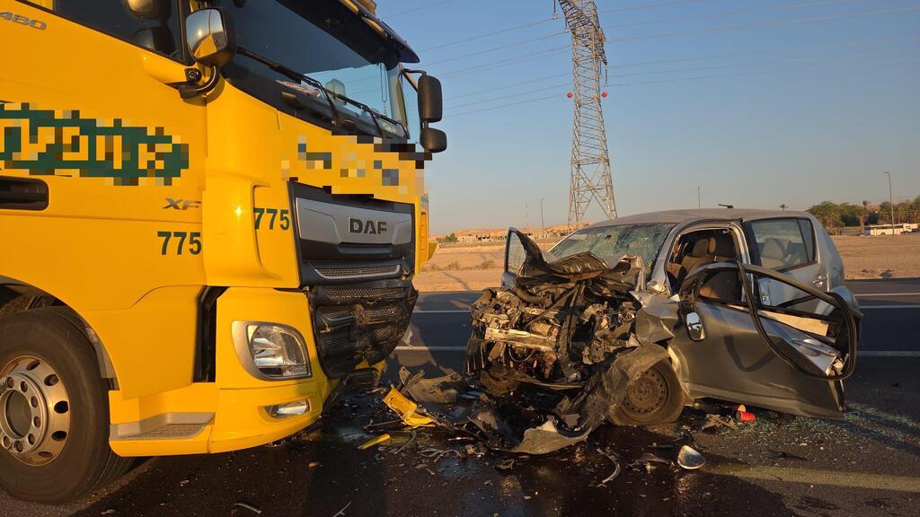 Accident on Highway 90 (Photo: MDA) זירת התאונה בכביש 90