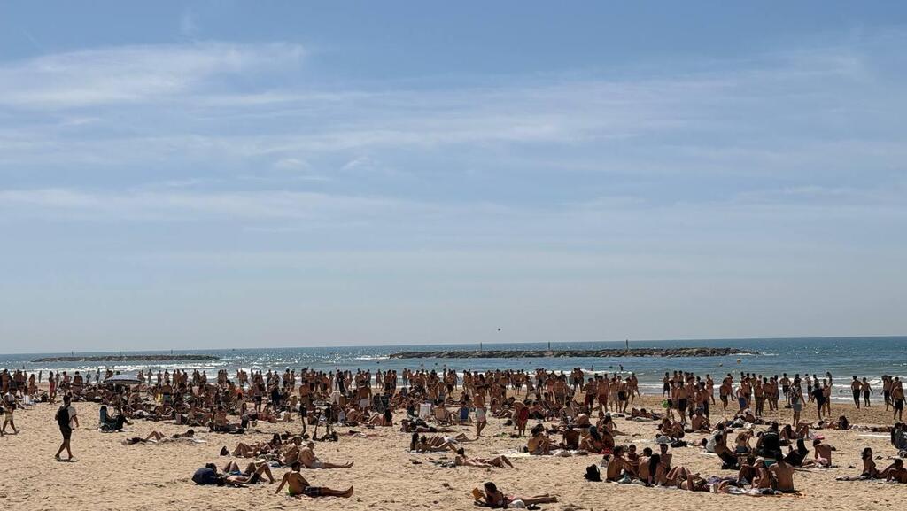 Tel Aviv beach (Photo: Lihi Gordon) חוף תל אביב, הבוקר