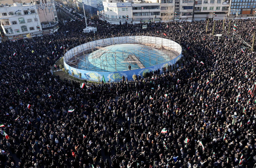 Photo: Majid Asgaripour/WANA (West Asia News Agency) via REUTERS טהרן איראן המונים מתאבלים אחרי חיסול עלי חמינאי