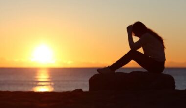Experts suggest staying aware, cool to treat summer seasonal affective disorder