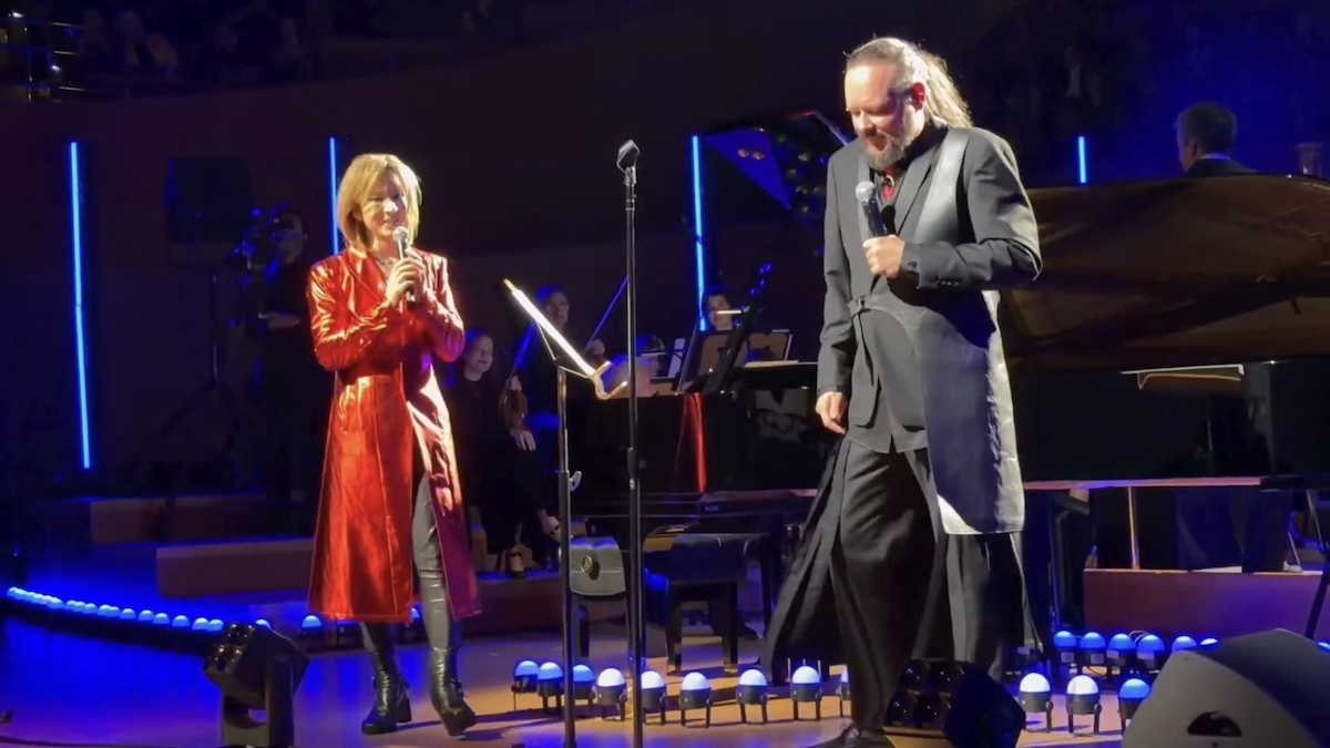 Korn's Jonathan Davis Joins Yoshiki for Classical Performance of "Freak on a Leash"