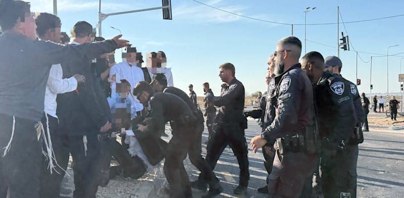 Haredim protest arrest of draft dodgers credit: Police Spokesperson