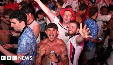 Alternative venues to watch World Cup: bowling lanes, cafes and a beach - BBC