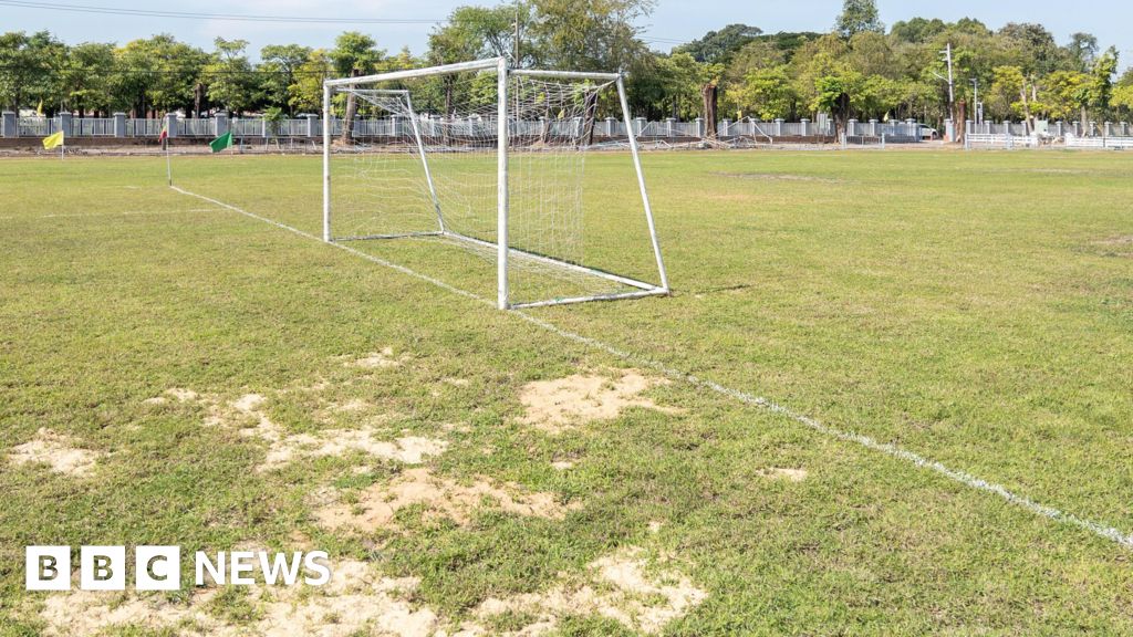 Football pitches 'like concrete' due to extreme heat, say Yorkshire clubs - BBC
