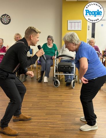 DuaneAJ dancing while performing.Credit: DuaneAJ, @thecarehomesinger