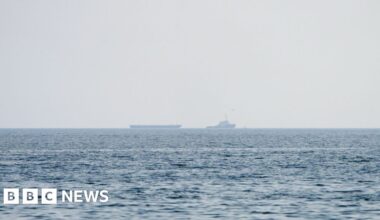 US and Iran trade more strikes in Gulf as fears of escalation mount - BBC