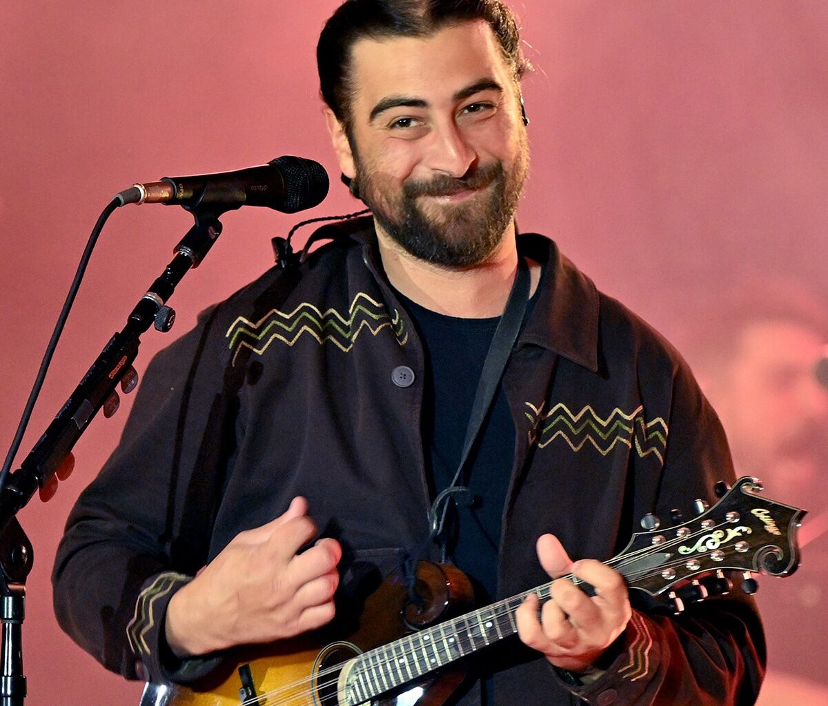 Noah Kahan Details Music, Private Life Boundaries in Exclusive Interview