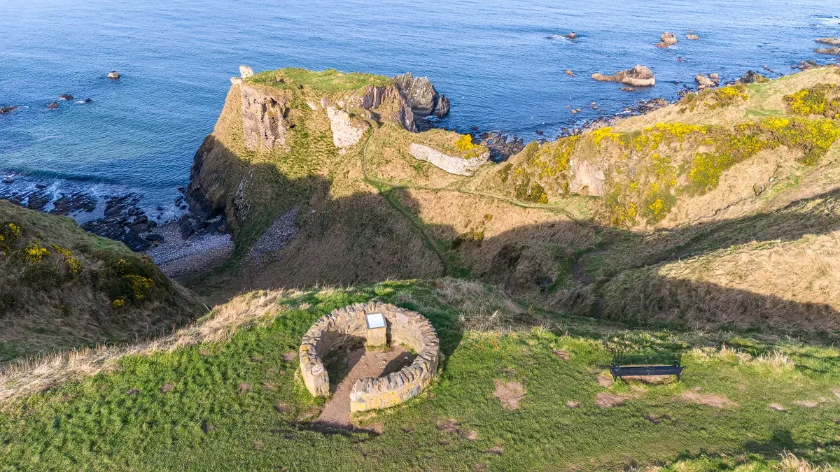Where "The Odyssey" Was Filmed: The Architecture Behind Nolan's Troy 16 Findlater Castle, Scotland