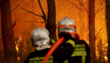 Live updates: France issues heat warnings in wildfire-hit areas, as at least 63,000 evacuated near Madrid