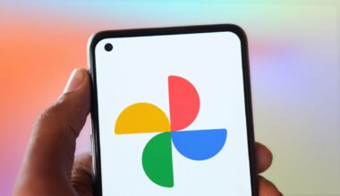 hand holding phone with google photos logo on screen