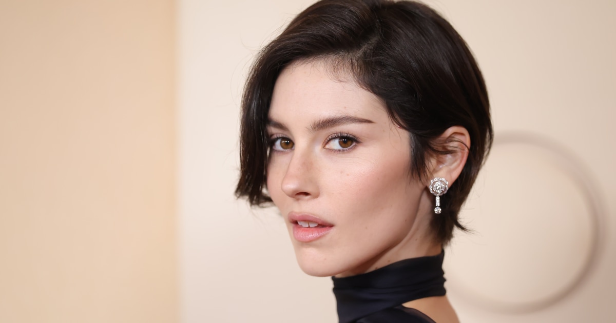 Gracie Abrams’ ‘Daughter From Hell’ Album Reviews: What Critics Are Saying