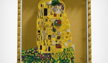 A LEGO Fan Recreated Gustav Klimt’s Iconic Artwork ‘The Kiss,’ Gold Studs and All