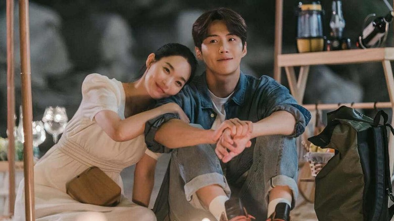 Yoon Hye-jin (Shin Min-a) rests her head on Hong Du-sik (Kim Seon-ho) as they sit together in Hometown Cha-Cha-Cha