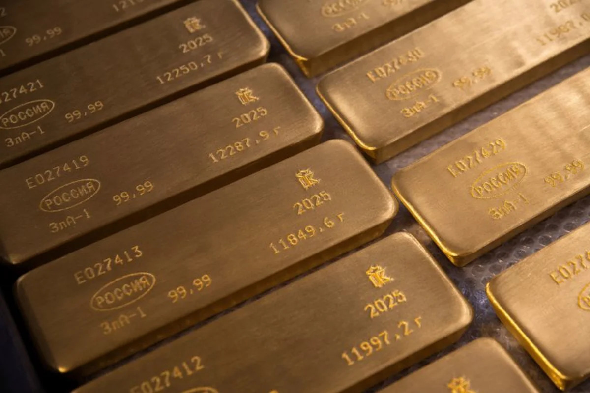 Gold slips as fading US-Iran peace prospects reinforce Fed rate-hike bets