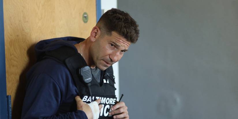 Officer Wayne Jenkins (Jon Bernthal) leaning against the wall in We Own This City.