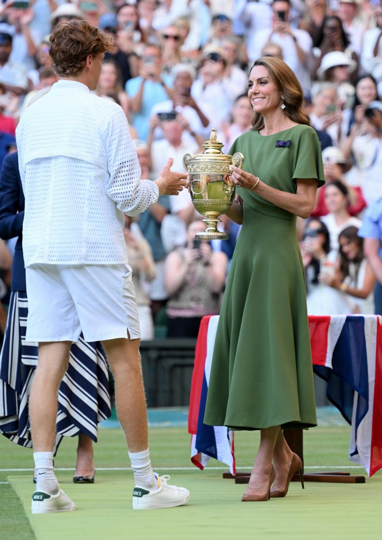 Kate Middleton presented winner Jannik Sinner with the Wimbledon trophy. 