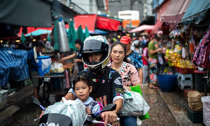 Young Thais delay starting families under mounting financial strain: survey
