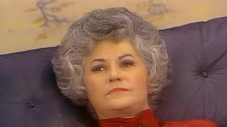 Maude (Bea Arthur) talks to her analyst in Maude