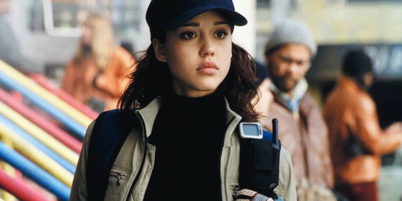 Max (Jessica Alba) in her day job as a bicycle courier in Dark Angel.