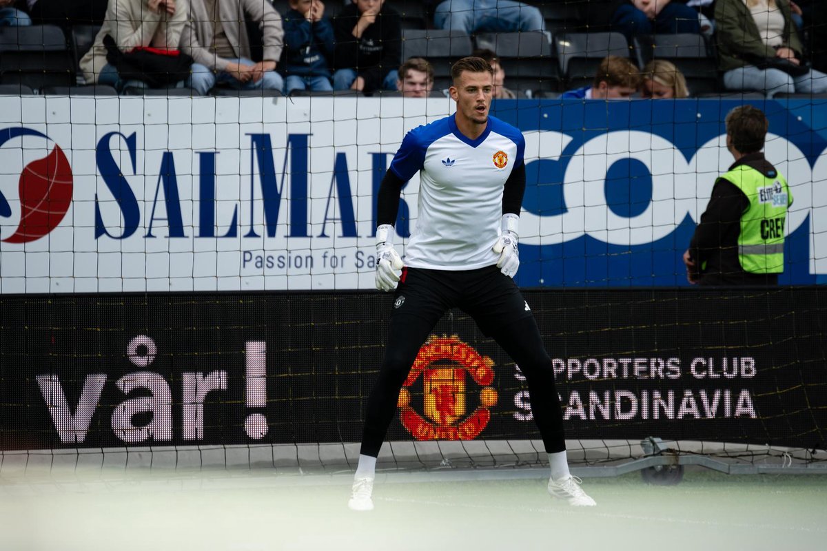 Vitek receives Carrick praise in clean sheet success - Manchester United Website