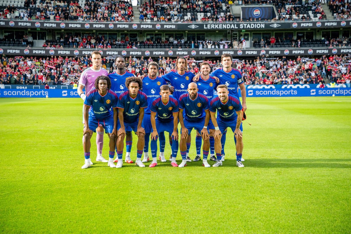 Images: The blue kit makes a debut! - Manchester United Website