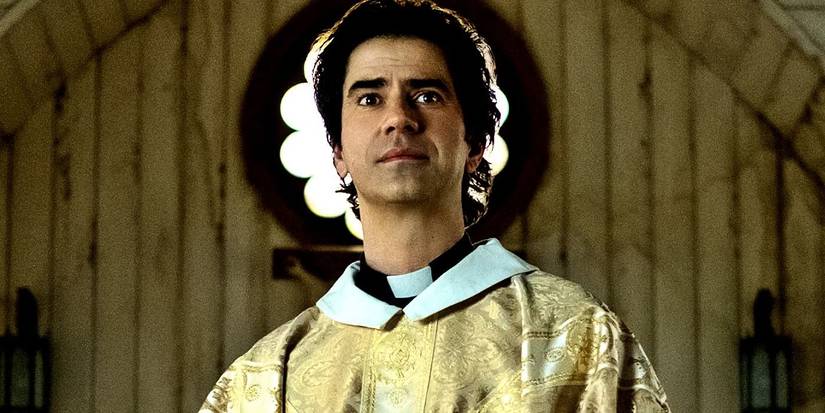 Hamish Linklater as Father Paul in 'Midnight Mass'