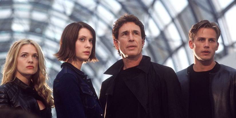 Victoria Pratt, Lauren Lee Smith, John Shea, and Forbes March in 'Mutant X'