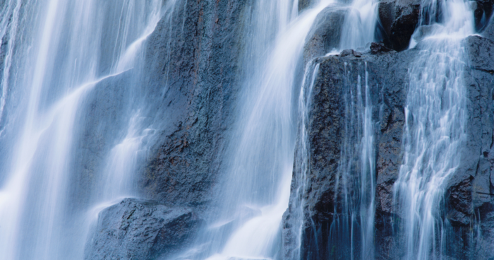 Earth’s largest waterfall is not Niagara or Victoria Falls—it lies entirely underwater in the Denmark Strait, where cold, dense water cascades roughly 3,500 metres down the ocean floor, a drop more than three times the height of Angel Falls.