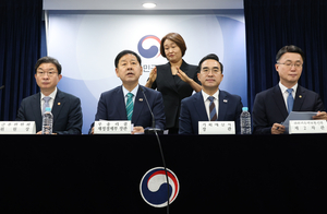 Korea lifts growth outlook, bets big on chip boom