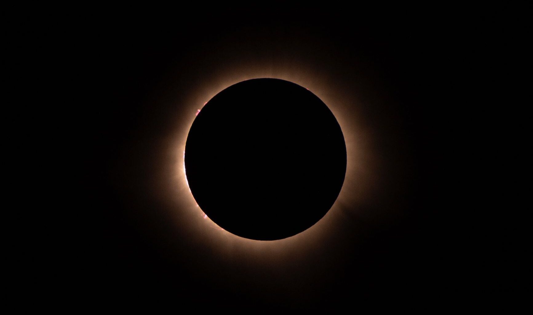 On the evening of 12 August 2026, a total solar eclipse will sweep across Spain at sunset. Hours later, beneath a moonless sky, the Perseid meteor shower will reach its peak—placing two of astronomy’s most dramatic events within a single extraordinary night.