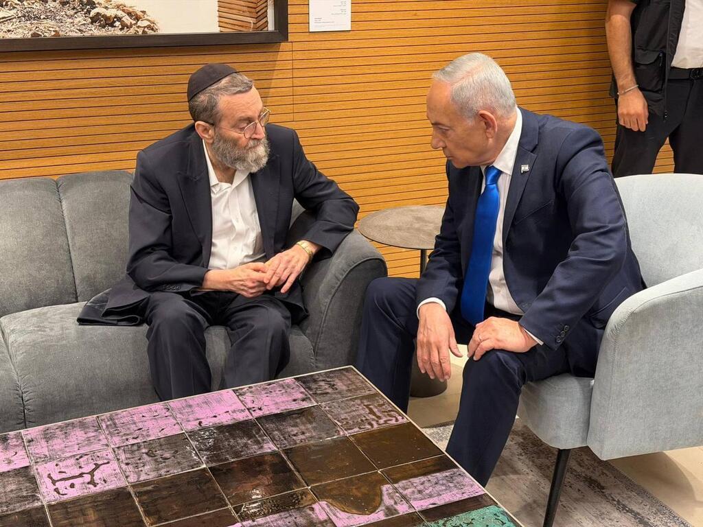 Moshe Gafni and Netanyahu נתניהו וגפני לפני ההצבעה במליאה