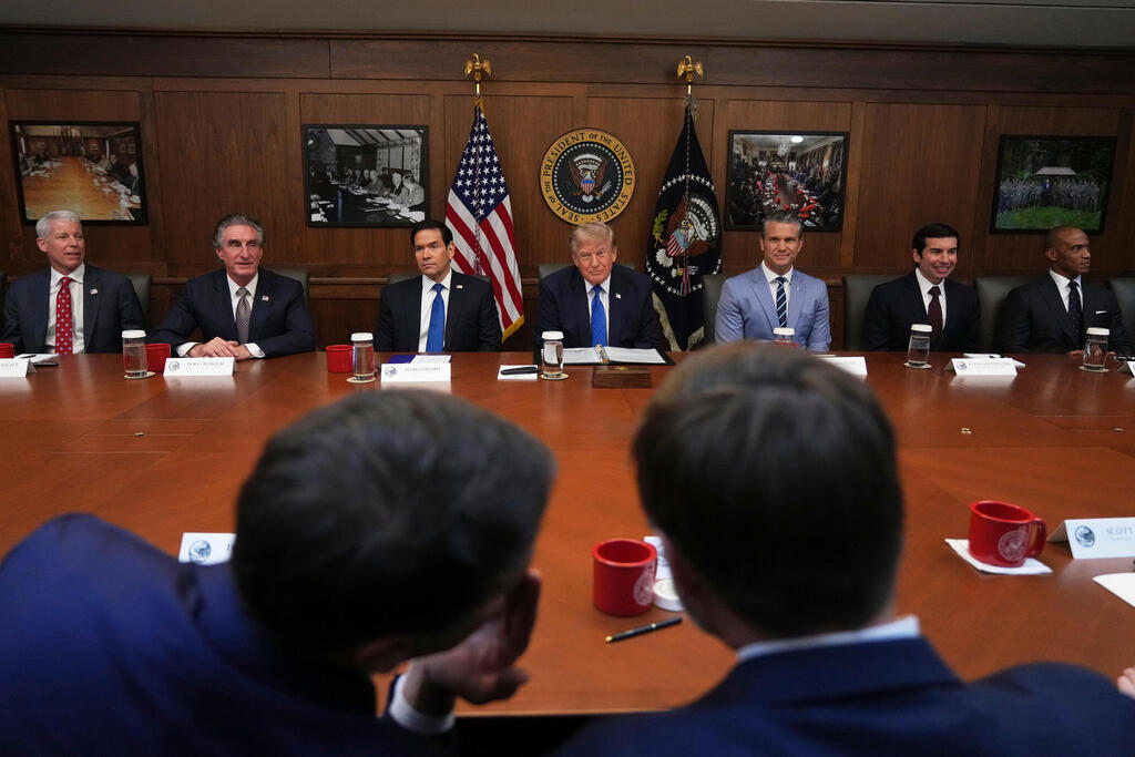 Amid the tensions, Trump is holding a Cabinet meeting today at Camp David (Photo: AP Photo/Jacquelyn Martin) נשיא ארה"ב דונלד טראמפ בקמפ דיוויד בישיבת קבינט