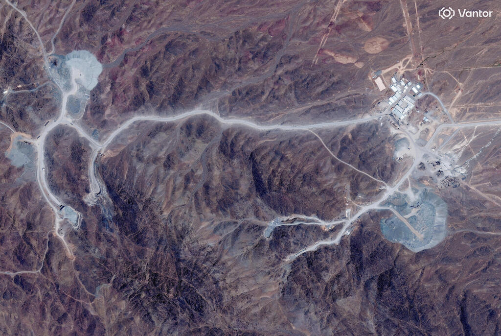 Pickaxe Mountain (Photo: Vantor/Handout via REUTERS ) הר המכוש פיקאקס איראן ליד נתנז צילום לוויין 30 ביוני