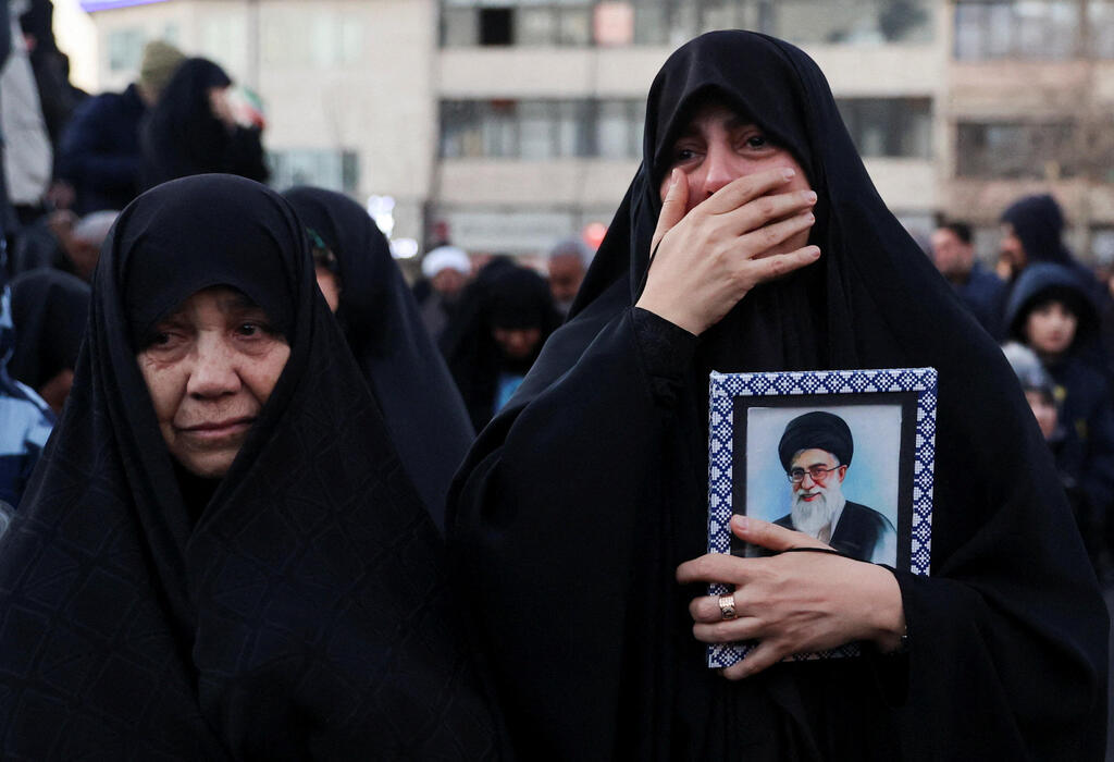 Mourning ceremonies in Tehran on March 1, a day after Khamenei was killed (Photo: Majid Asgaripour/WANA (West Asia News Agency) via REUTERS) טהרן איראן אישה בוכה אחרי חיסול עלי חמינאי