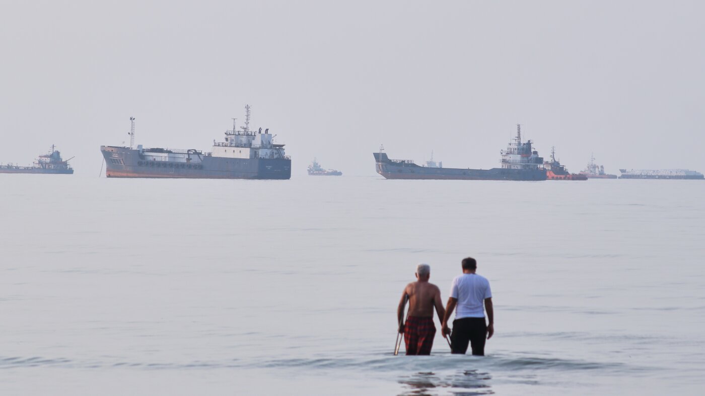 U.S. and Iran escalate strikes across Mideast : NPR