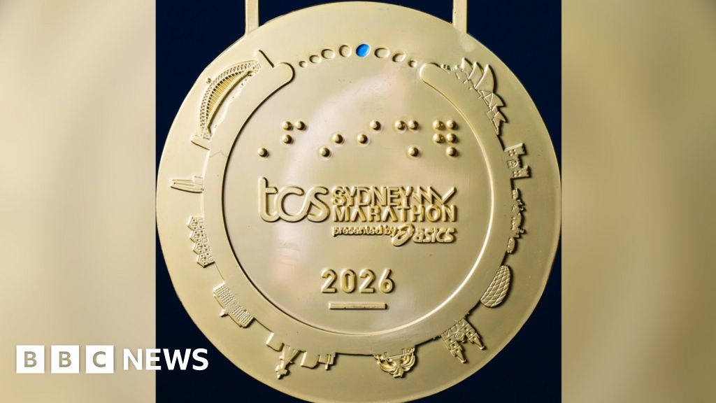 'We're not going to run from it': Sydney Marathon laughs off medal error - BBC