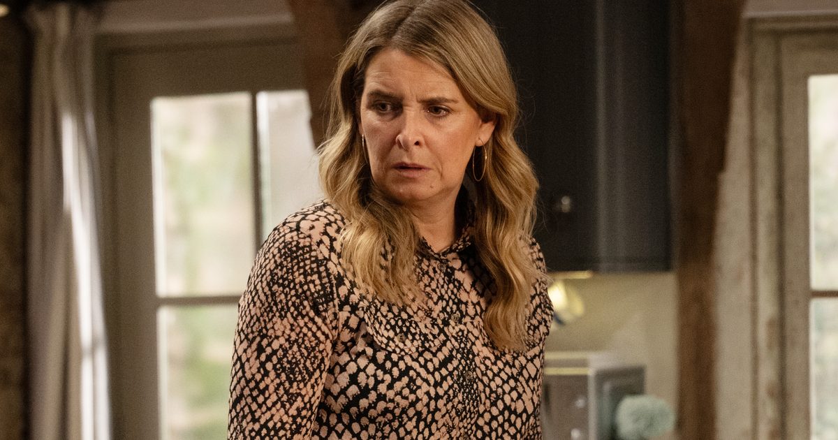 Emmerdale airs three-hander episode as Charity Dingle tells killer lie