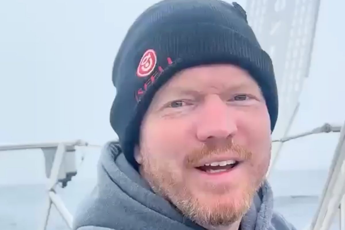 Matt Rutherford encounters pilot whales in Arctic Ocean