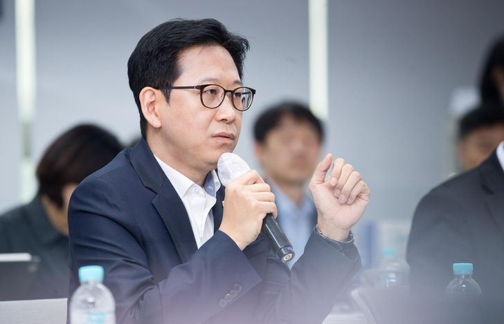 Science Minister Bae Kyung-hoon speaks during a conference for open artificial intelligence (AI) computing ecosystems in central Seoul, Thursday. Courtesy of Ministry of Science and ICT