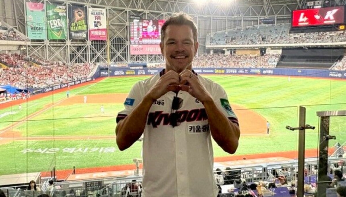 Matt Damon makes surprise appearance at Seoul KBO game during Korea visit for 'The Odyssey'