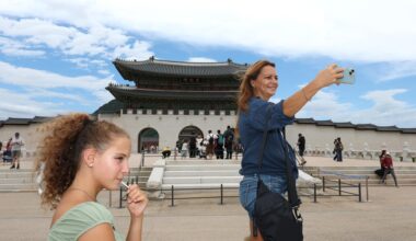 A foreign tourist takes a selfie in front of the Gyeongbok Palace in Seoul, Sunday. Yonhap