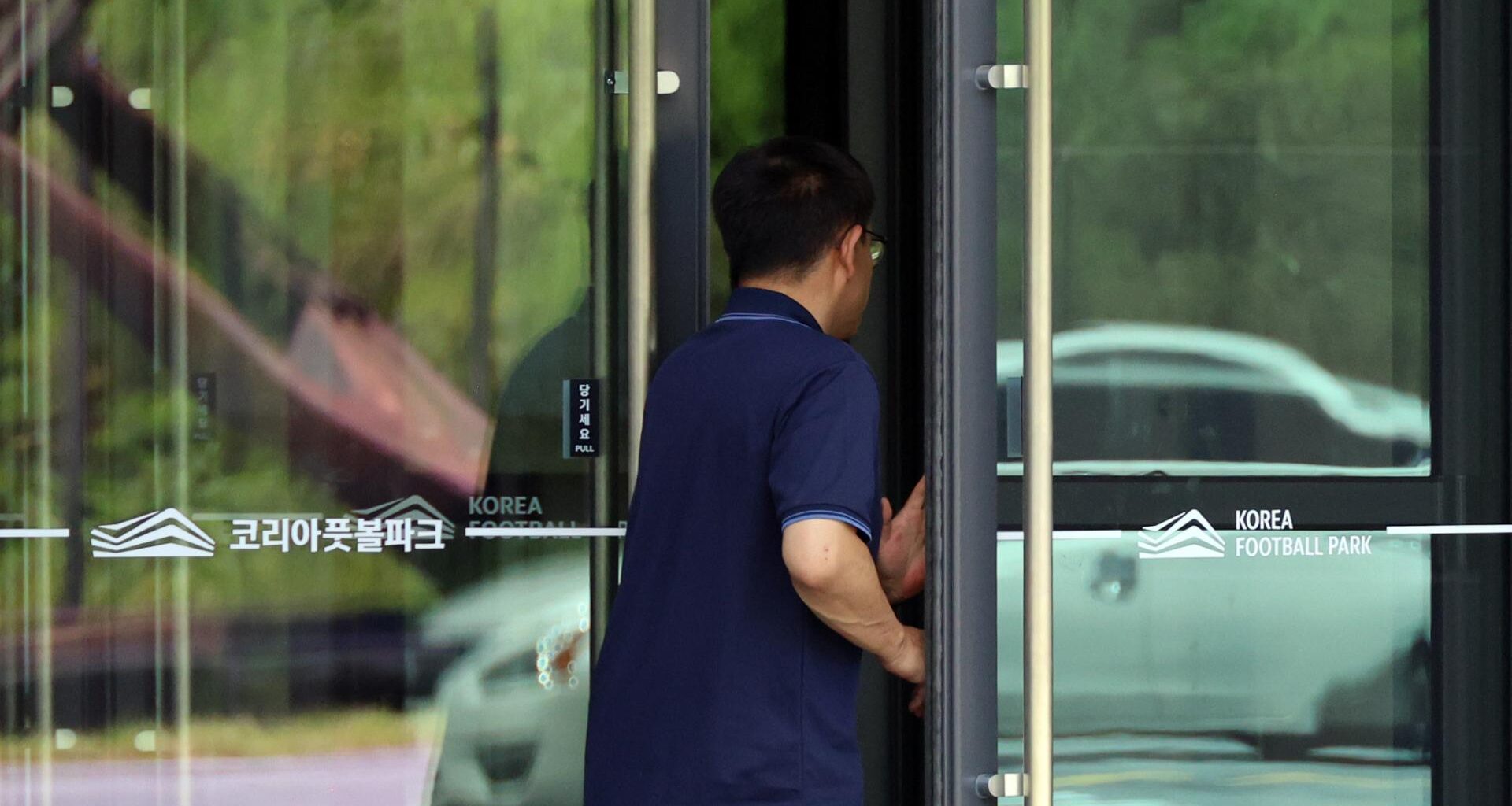 An official enters Korea Football Park in Cheonan, South Chungcheong Province, Thursday, as police conduct a search and seizure of the Korea Football Association