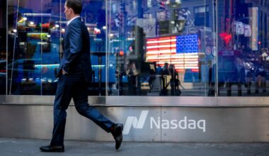Technical analysis of the Nasdaq 100 as it is capped by resistance while Brent crude, USD/JPY grind higher.