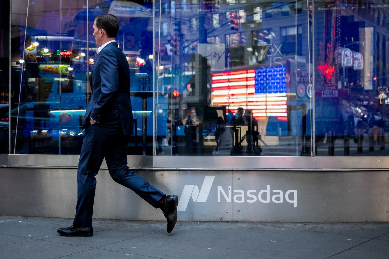 Technical analysis of the Nasdaq 100 as it is capped by resistance while Brent crude, USD/JPY grind higher.