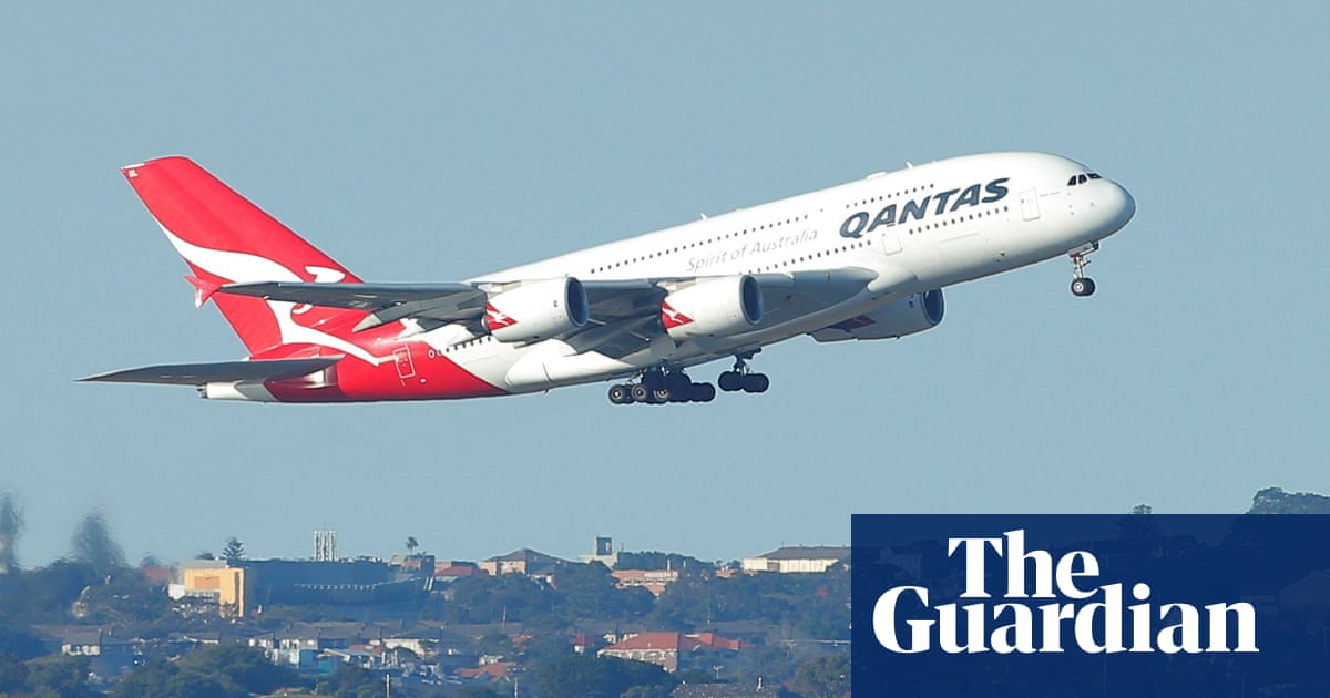 Qantas profits dip to lowest in four years as jet fuel costs climb after Iran conflict | Qantas
