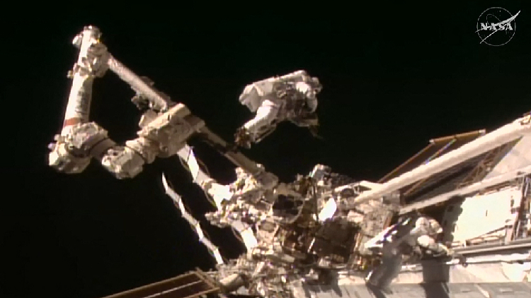 NASA, ESA astronauts complete spacewalk to install antenna - news.cgtn.com