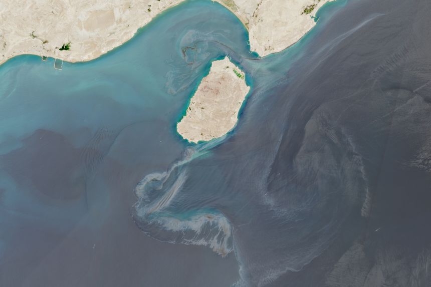 The oil spill affecting Qeshm Island.